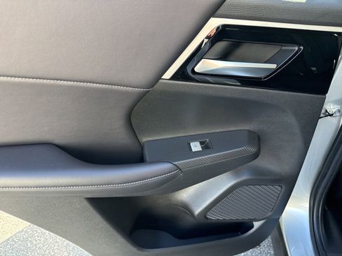 Used 2024 Mitsubishi Outlander SE Black Edition image 13