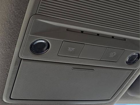 Used 2025 Nissan Kicks SR FWD image 11