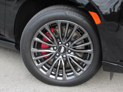 Used 2024 Cadillac Escalade ESV V w/ Heavy-Duty Trailer Package image 9