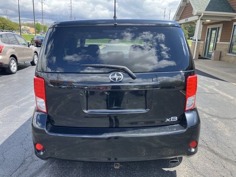 Used 2012 Scion xB FWD image 4