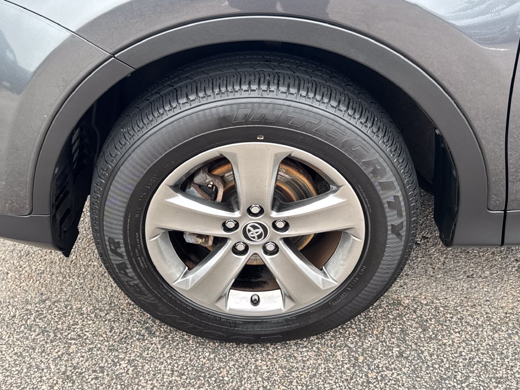 Used 2015 Toyota RAV4 XLE AWD/4WD image 40