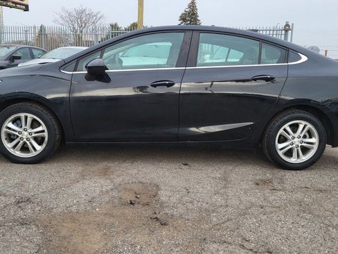 Used 2018 Chevrolet Cruze LT w/ Sun And Sound Package image 5