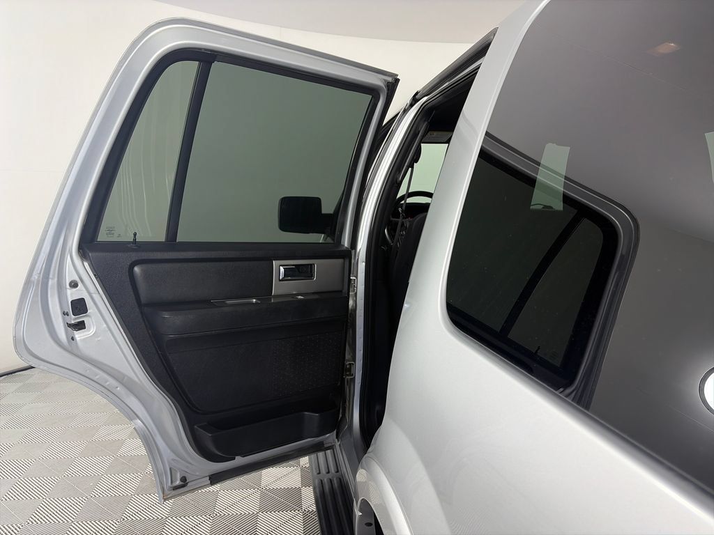 Used 2017 Ford Expedition XLT AWD/4WD image 12