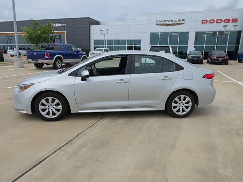 Used 2024 Toyota Corolla LE FWD image 2