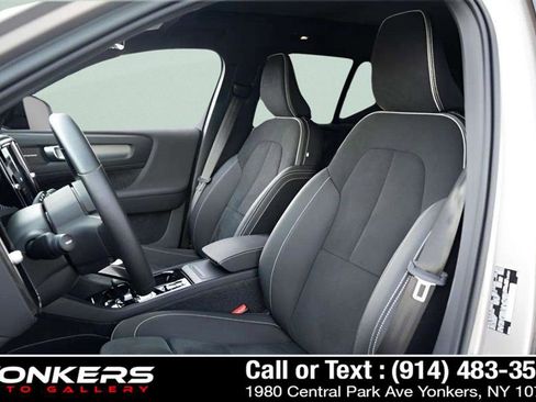 Used 2023 Volvo XC40 B5 Ultimate w/ Protection Package Premier image 33