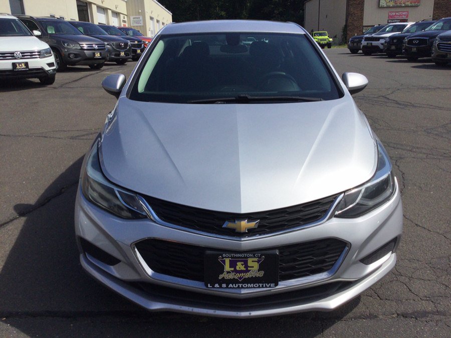 Used 2017 Chevrolet Cruze LT w/ Convenience Package FWD image 3