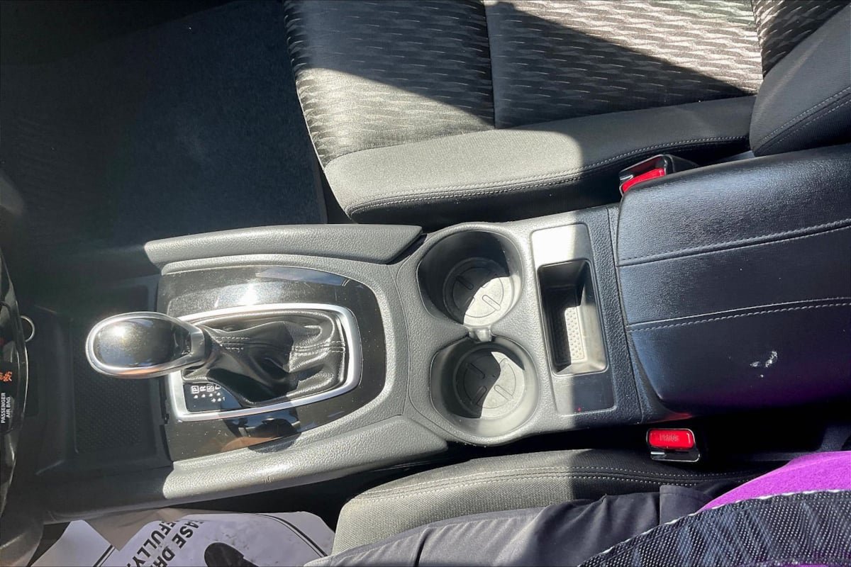 Used 2020 Nissan Rogue S FWD image 10