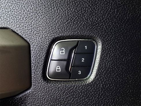 Used 2017 Ford F150 Lariat image 18