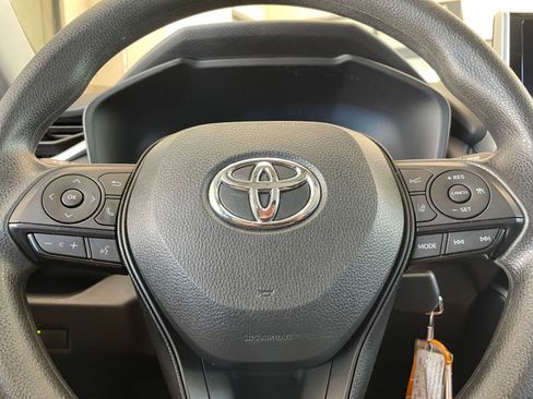 Used 2025 Toyota RAV4 LE image 27