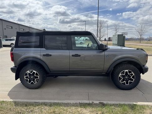 Used 2022 Ford Bronco Black Diamond image 4