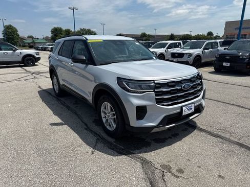 New 2026 Ford Explorer Active AWD/4WD image 3