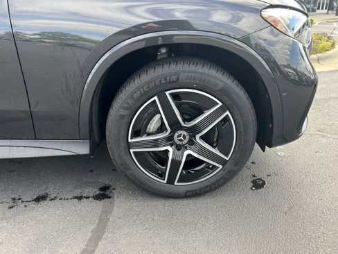 Used 2025 Mercedes-Benz GLC 300 4MATIC image 13