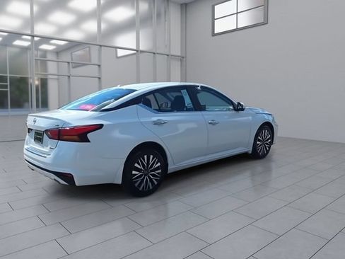 Used 2023 Nissan Altima 2.5 SV w/ SV Premium Package AWD/4WD image 8