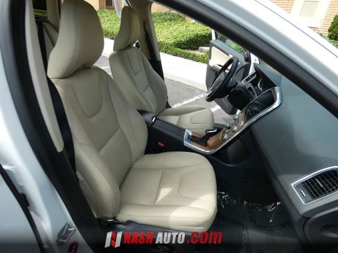Used 2017 Volvo XC60 T5 Inscription w/ Preferred Option Package FWD image 29