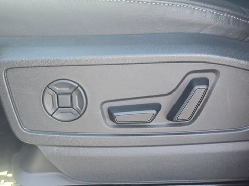 Certified 2025 Audi Q5 Premium w/ Convenience Package AWD/4WD image 38