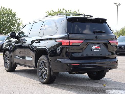 Used 2024 Toyota Sequoia Platinum AWD/4WD image 11