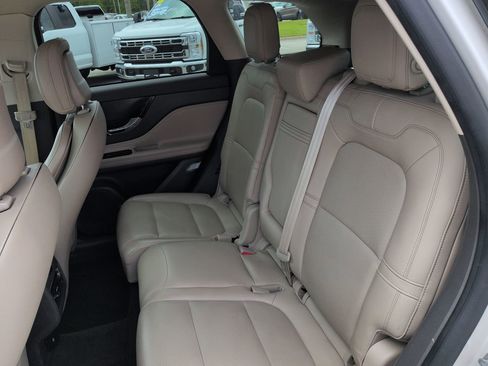 Used 2020 Lincoln Corsair AWD image 11