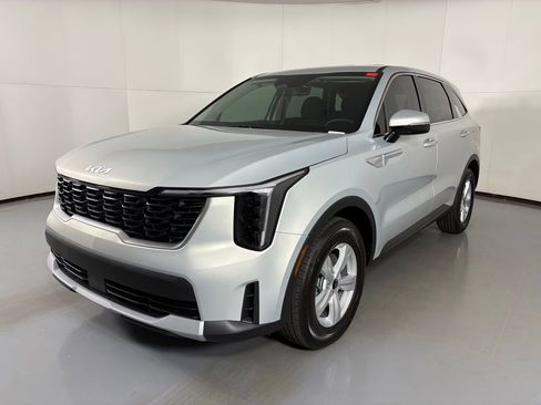New 2026 Kia Sorento LX FWD image 4