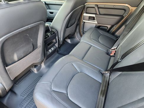 Certified 2024 Land Rover Defender 110 SE image 33