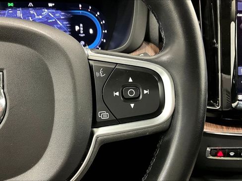 Used 2022 Volvo XC60 B5 Momentum w/ Advanced Package image 25
