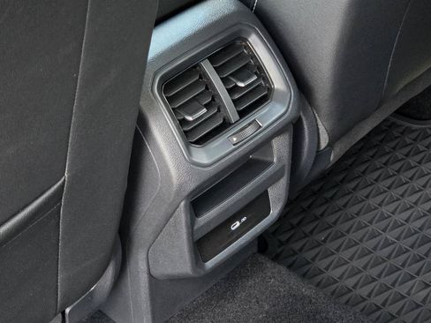 Certified 2022 Volkswagen Taos SE AWD/4WD image 45