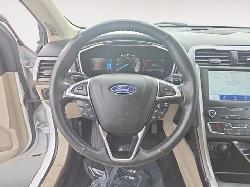 Used 2020 Ford Fusion SEL image 12