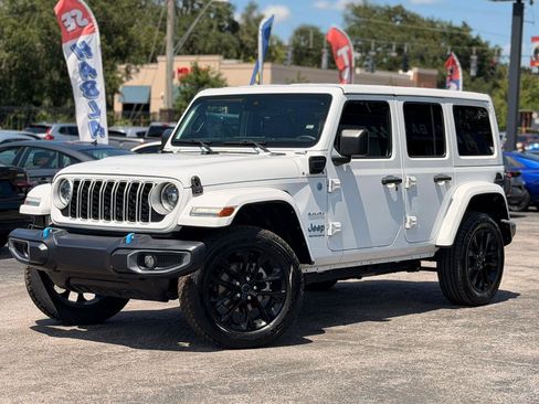 Used 2024 Jeep Wrangler Unlimited Sahara AWD/4WD image 7