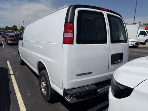New 2026 Chevrolet Express 3500 Extended RWD image 5
