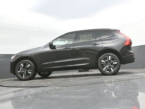 New 2026 Volvo XC60 T8 Core w/ Climate Package image 31