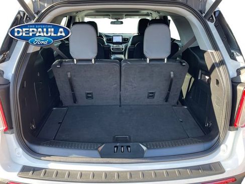Used 2022 Ford Explorer XLT w/ Equipment Group 202A image 6