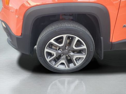 Used 2018 Jeep Renegade Latitude w/ Popular Equipment Group AWD/4WD image 25