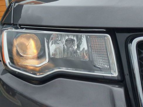 Used 2017 Jeep Grand Cherokee Limited AWD/4WD image 10