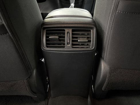 Used 2018 Nissan Rogue SV image 26