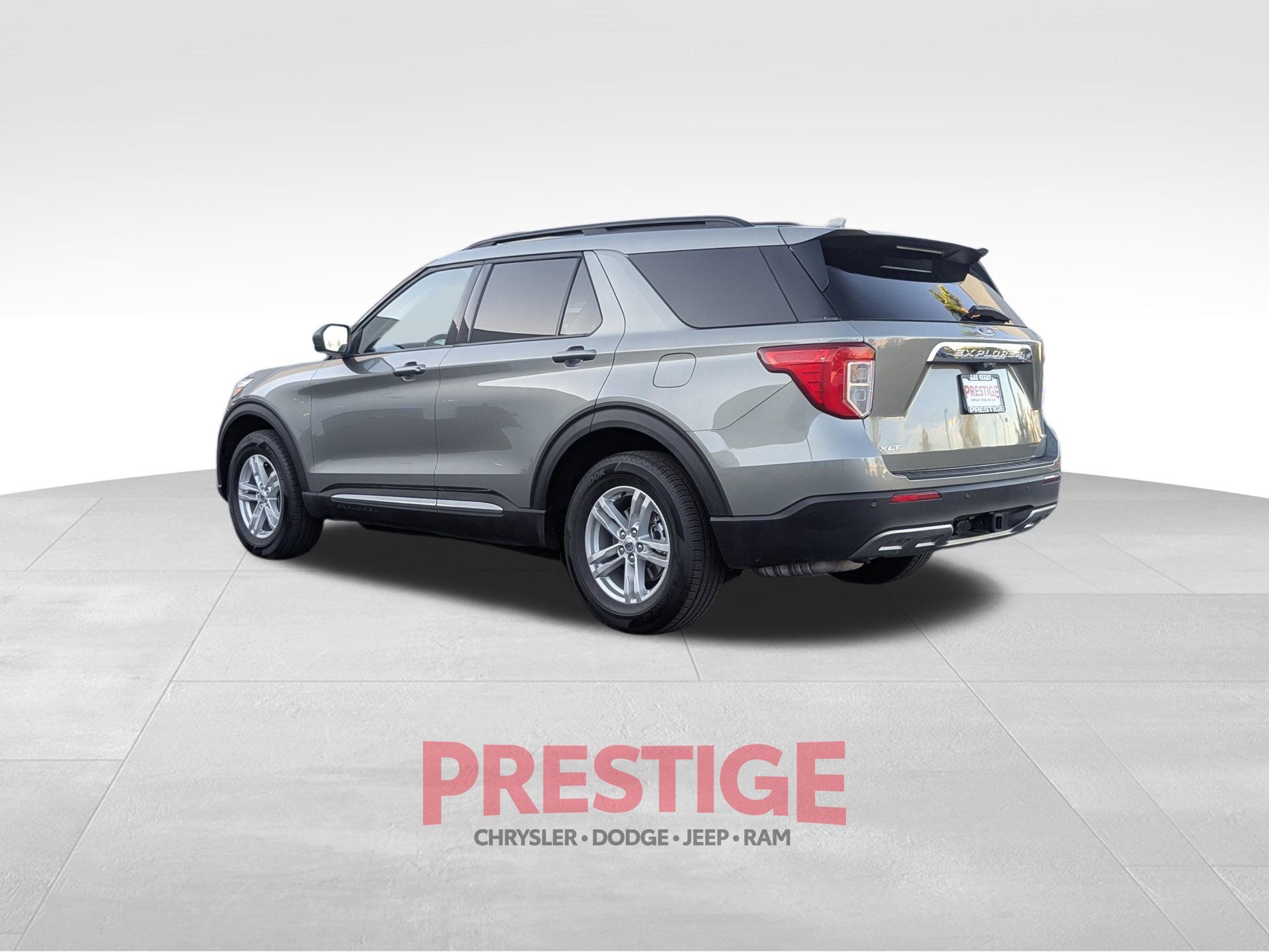 Used 2020 Ford Explorer XLT w/ Equipment Group 202A AWD/4WD image 10
