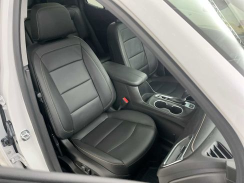 Used 2018 Chevrolet Equinox Premier FWD image 32
