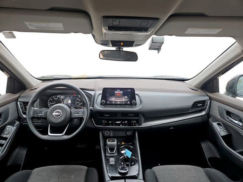 Used 2023 Nissan Rogue SV image 12