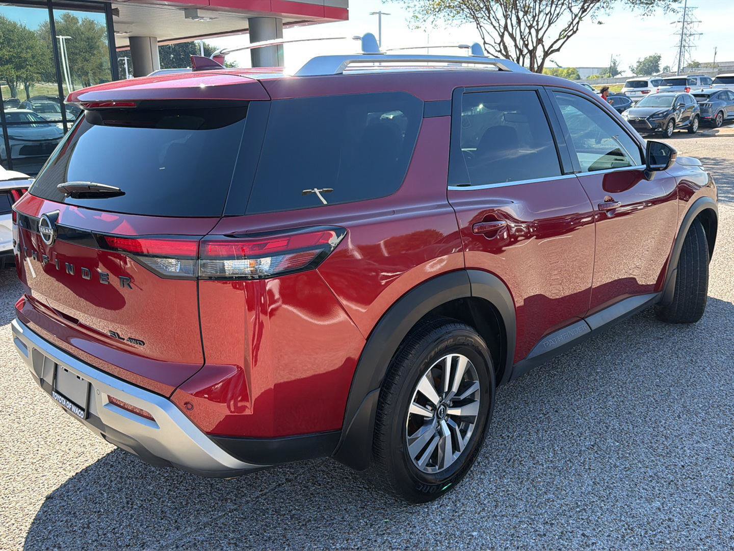 Used 2023 Nissan Pathfinder SL w/ Black Appearance Package AWD/4WD image 3