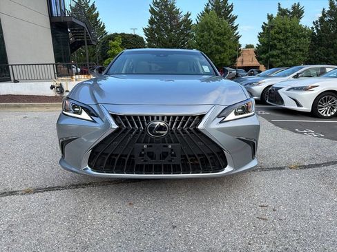 Used 2025 Lexus ES 300h w/ Technology Package FWD image 2