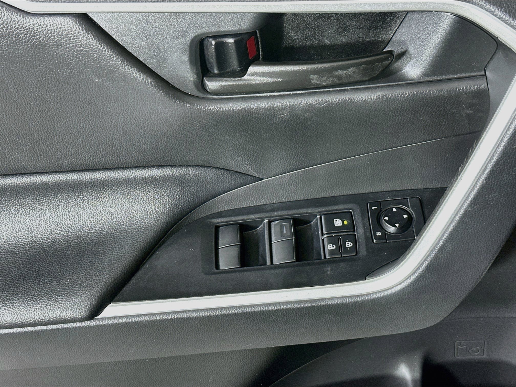 Used 2023 Toyota RAV4 LE FWD image 14