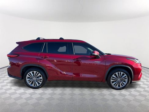 Used 2021 Toyota Highlander Platinum image 4