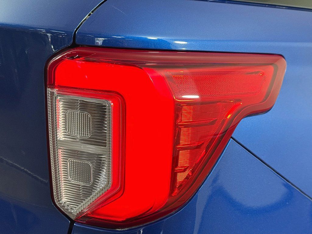 Used 2021 Ford Explorer Limited w/ Equipment Group 301A RWD image 35