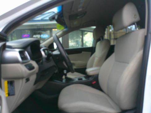 Used 2017 Kia Sorento FWD w/ LX Convenience Package image 13