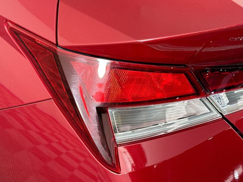 Used 2021 Hyundai Elantra SEL FWD image 34