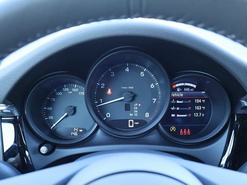 Certified 2026 Porsche Macan AWD/4WD image 26