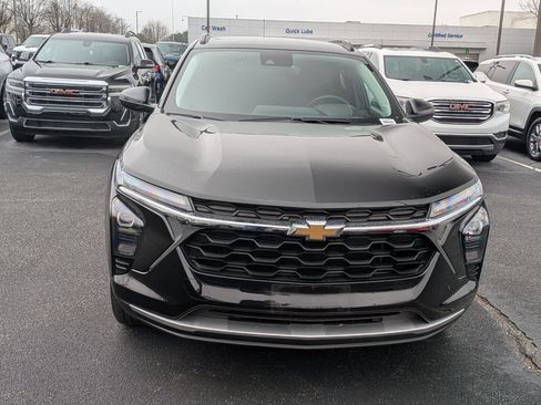 Certified 2025 Chevrolet Trax LT w/ LT Convenience Package image 3