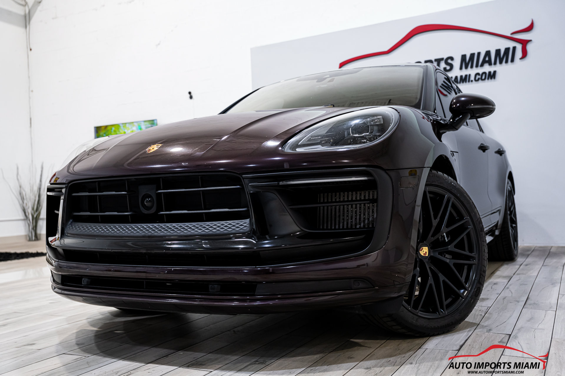 Used 2023 Porsche Macan GTS w/ Sport Chrono Package AWD/4WD image 2