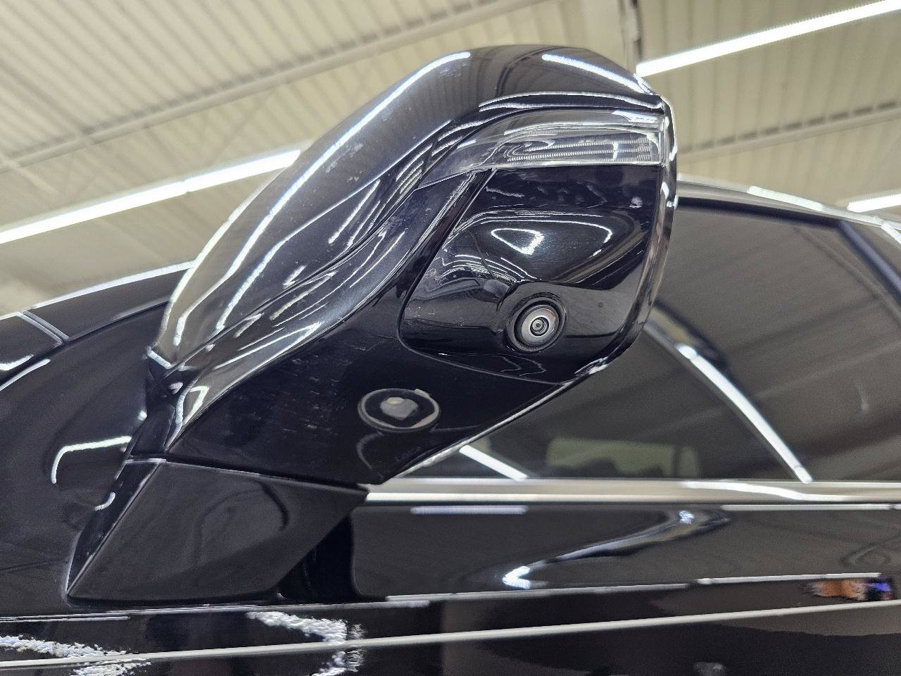 Used 2021 Cadillac Escalade Premium Luxury RWD image 11