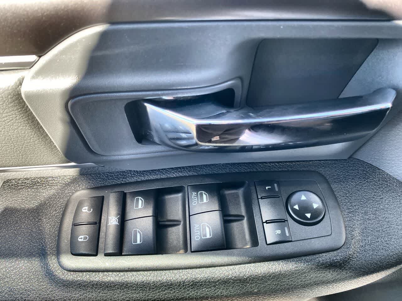 Used 2023 RAM 1500 Classic SLT AWD/4WD image 13