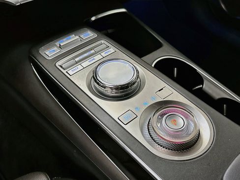Used 2025 Genesis GV70 2.5T AWD/4WD image 25