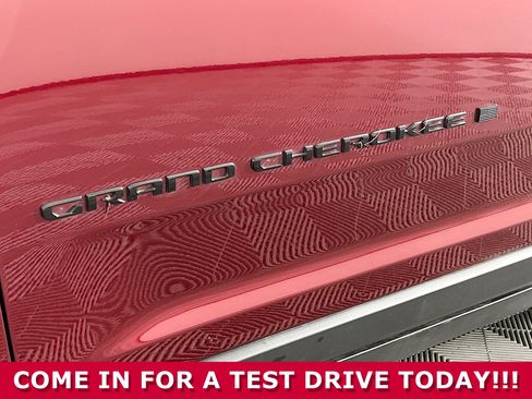 Used 2025 Jeep Grand Cherokee Altitude image 33